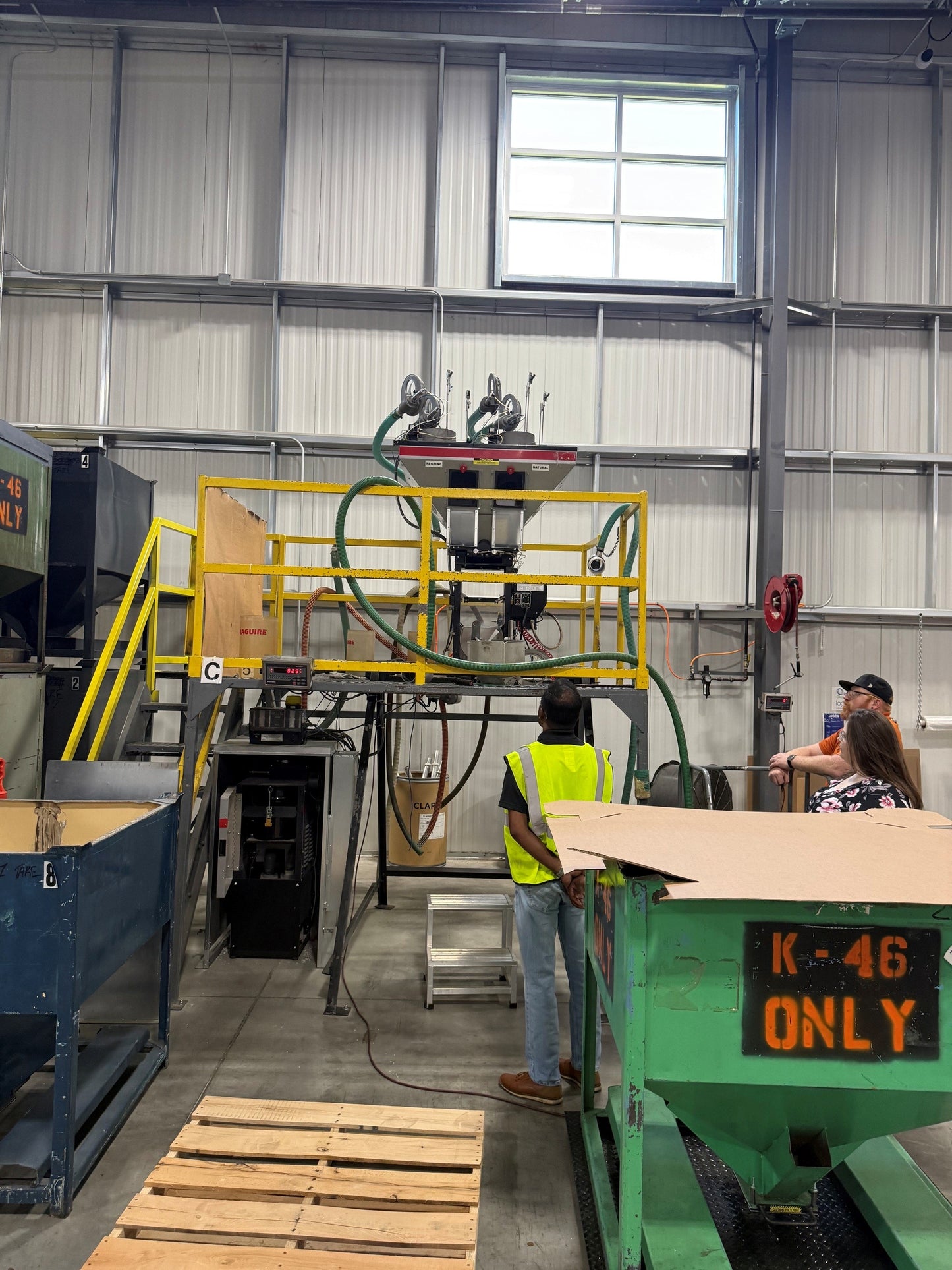 Used Maguire Blender, Stand, Vacuum Pump & (4) Receivers